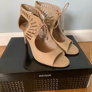 Nude/ Taupe heels!